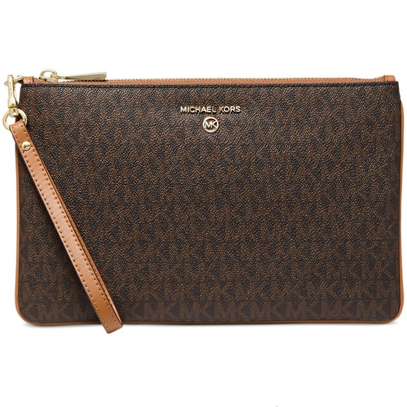 MICHAEL Michael Kors Handbags - 🆕 MICHAEL Michael Kors Jet Set Charm
Wristlet/ Brand New with the tags 🏷️